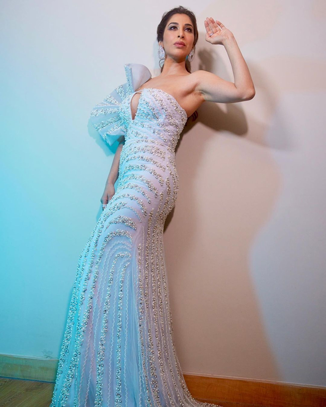 Staggering Poses Of Sophie Choudry In White